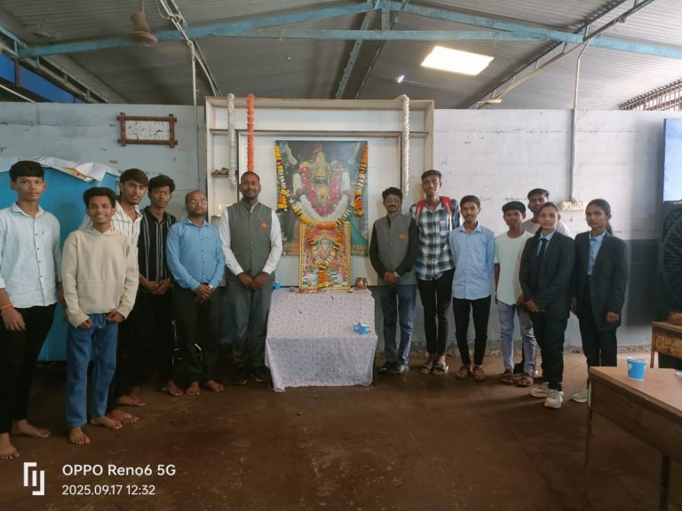 सोमय्या पॉलीटेक्नीक येथे वर्कशॉप विभागतर्फ विश्वकर्मा जयंती साजरी